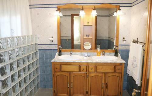 Three-bedroom Holiday Home In Villafranco Del Guada.
