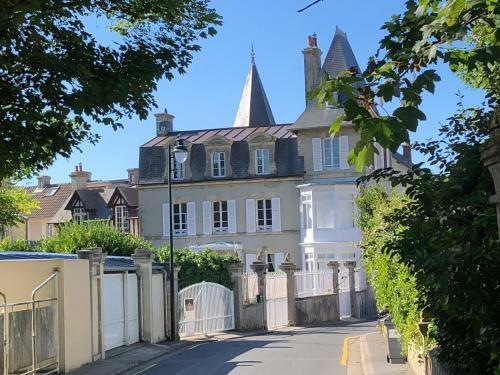 Hostal Dday Aviators Le Manoir