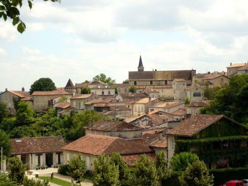 Spacious Villa In Aubeterre-sur-dronne With Private Garden