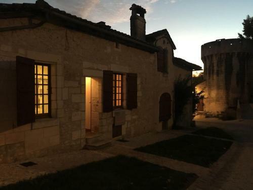 Au Pied Du Chateau