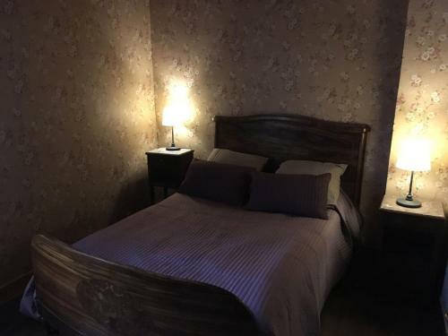 Au Pied Du Chateau