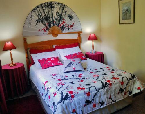 Hostal Chez Nous Bed And Breakfast & Self Catering