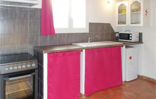 Three-bedroom Holiday Home In Carpentras