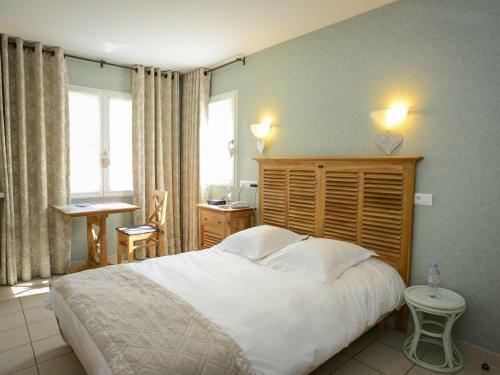 Hotel Logis Auberge De Carolles