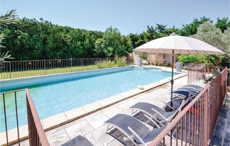 Six-bedroom Holiday Home In Cavaillon
