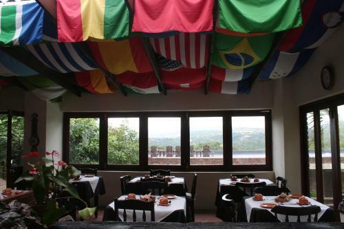 Hostal Columbus Guest House