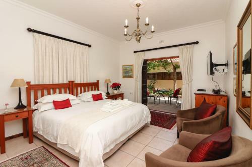 Hostal A Tuscan Villa Guest House
