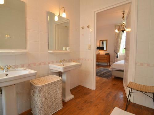 Beautiful Villa In Cussay With Swimming Pool