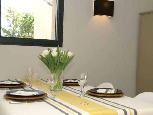 Modern Villa With Private Pool In Cucuron