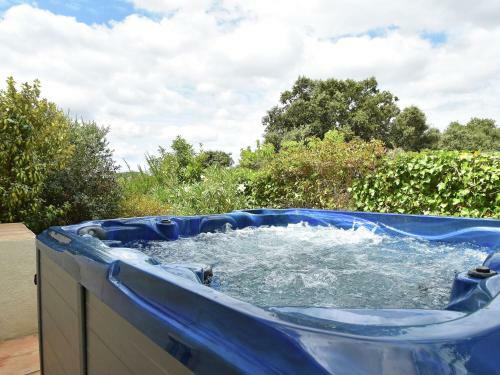 Charming Villa In Escales With Jacuzzi