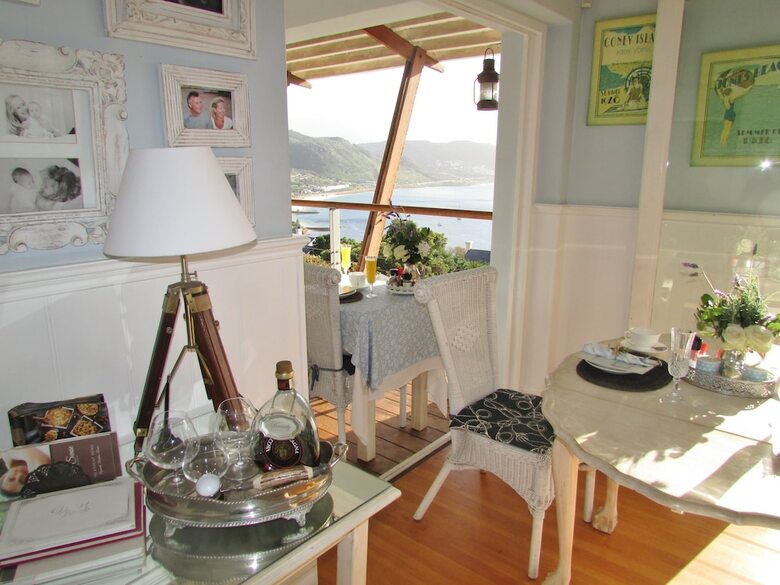 Hostal A Boat House