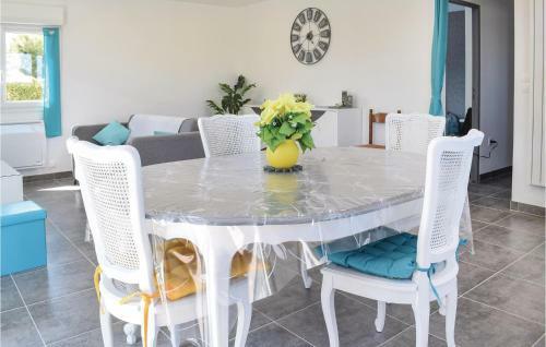 Two-bedroom Holiday Home In Lestre