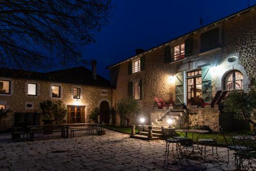 G�tes Les Deux Abbesses En Vert