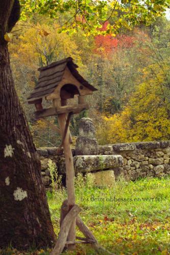G�tes Les Deux Abbesses En Vert