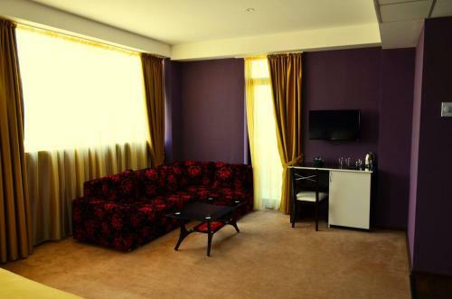 Hotel Grand Vejini