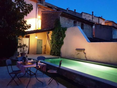 Comfortable Holiday Home In Mormoiron With Private Pool