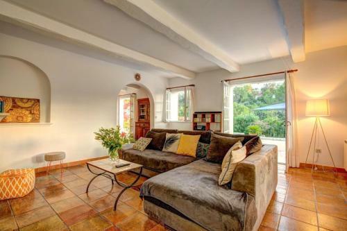 Peymeinade Villa Sleeps 14 Pool Wifi
