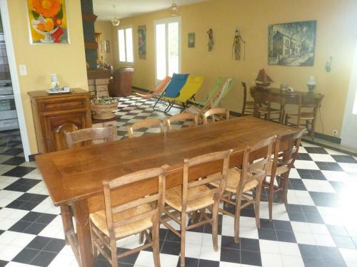Comfortable Villa On Lake In Roybon