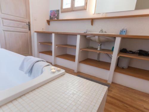 Charming Villa In Siran With Pool