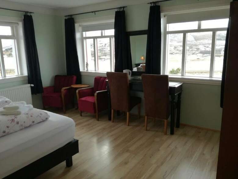 Hostal Guesthouse Storu-laugar