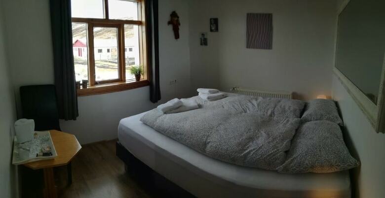 Hostal Guesthouse Storu-laugar