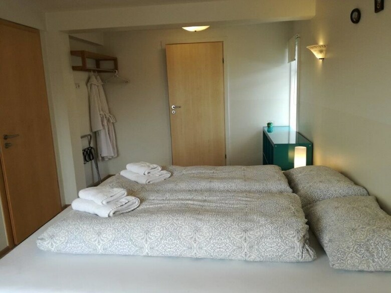 Hostal Guesthouse Storu-laugar
