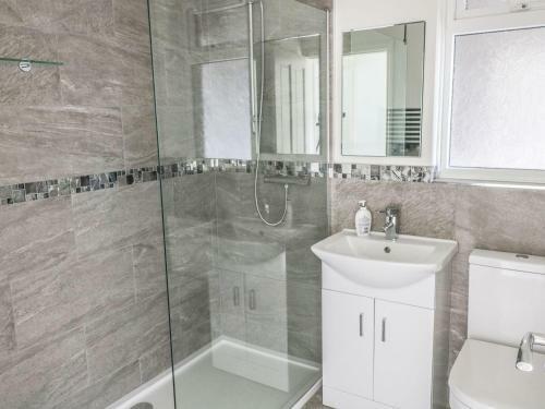 2 Orchard Leigh