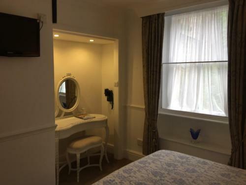 Bed & Breakfast Melbourne House + Annex