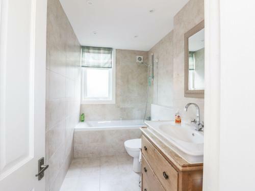 4 Hawthorn Place