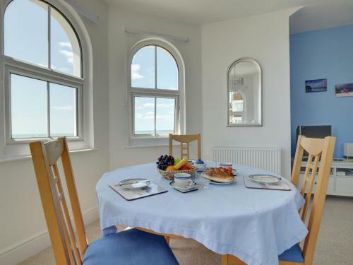 Panoramic Apartment In Bexhill Kent With Balcony