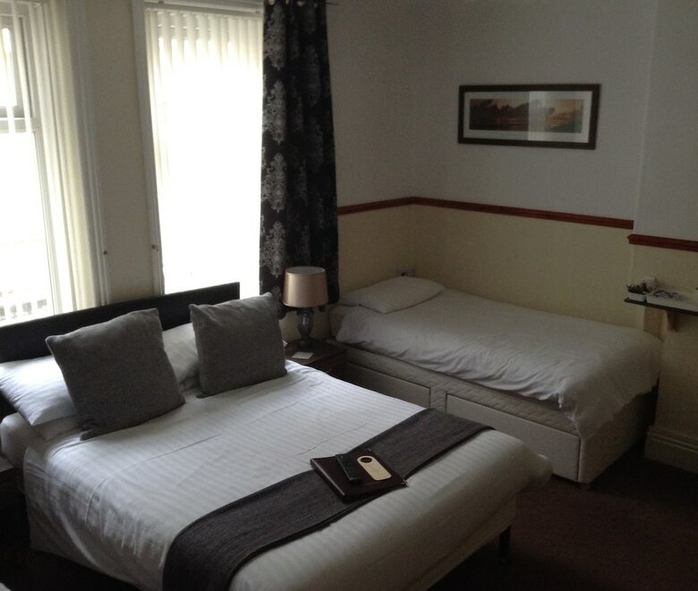Lynbar Hotel