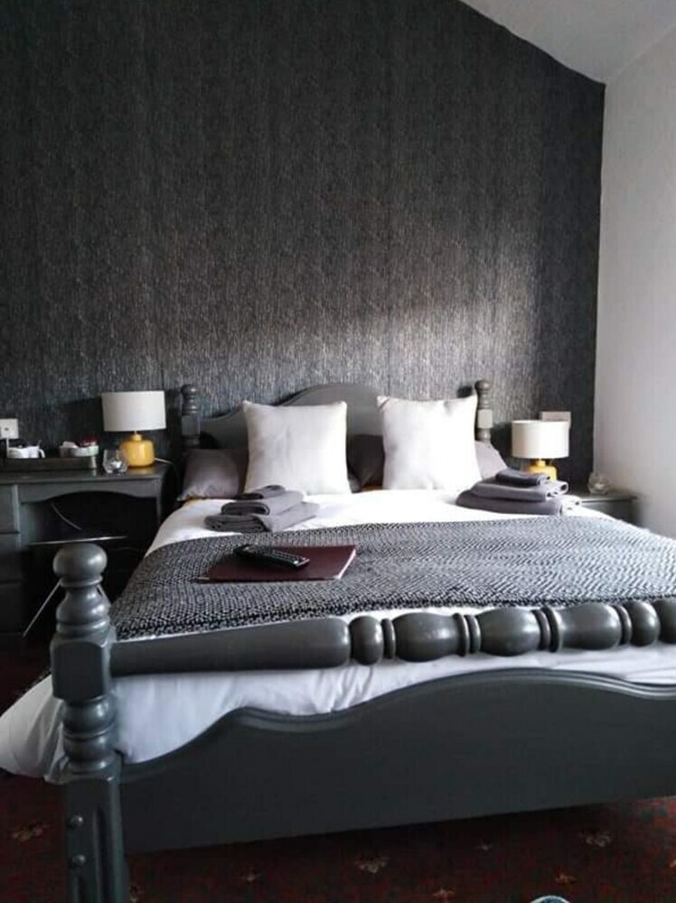 Lynbar Hotel