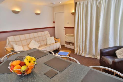 Lynton Apartments