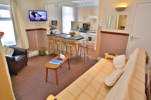 Lynton Apartments