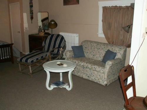 Apartamento Canalside Restaurant, Inn & Kitchen Store