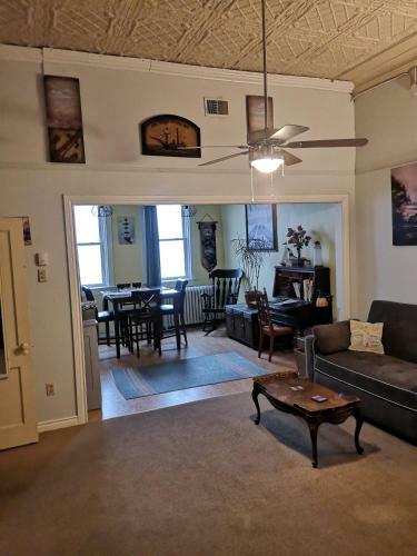 Apartamento Canalside Restaurant, Inn & Kitchen Store