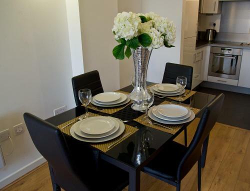 Central Brentwood - Essex Apartments