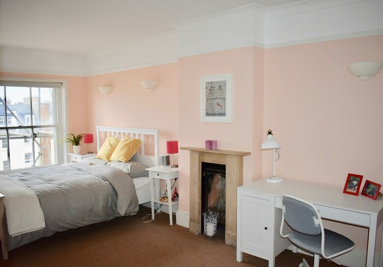 2 Bedroom Brighton Apartment With Sea Views