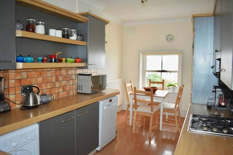 2 Bedroom Brighton Apartment With Sea Views
