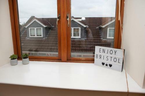 1 Bedroom Apartment By Gloucester Road