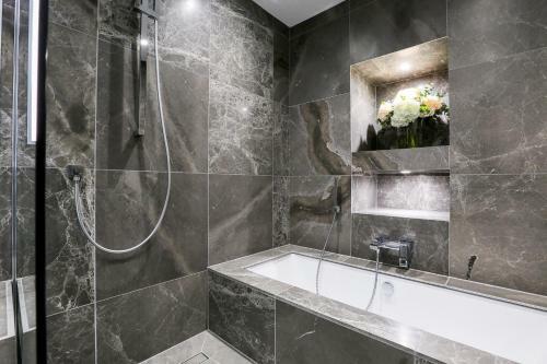 Luxurious Royal York Crescent Apartment