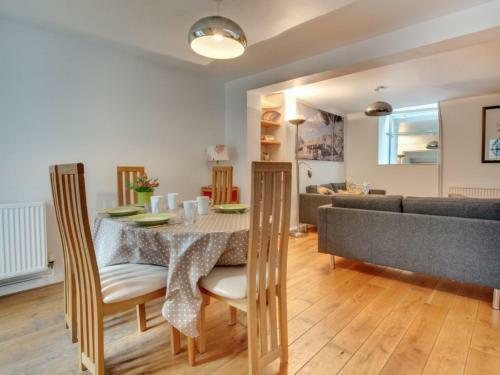 Holiday Home Crown Gardens