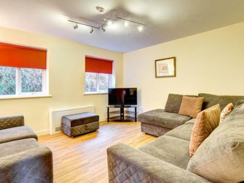 Holiday Home Cwm Tawel