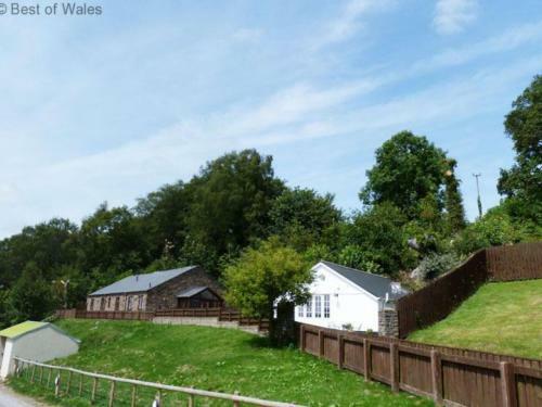 Holiday Home Cwm Tawel