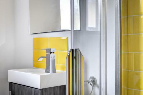 Glan Yr Afon Cardiff Townhouse