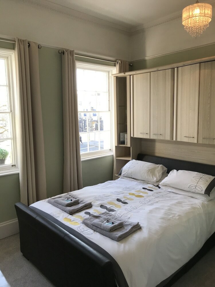 Hostal Regency Rooms Guesthouse