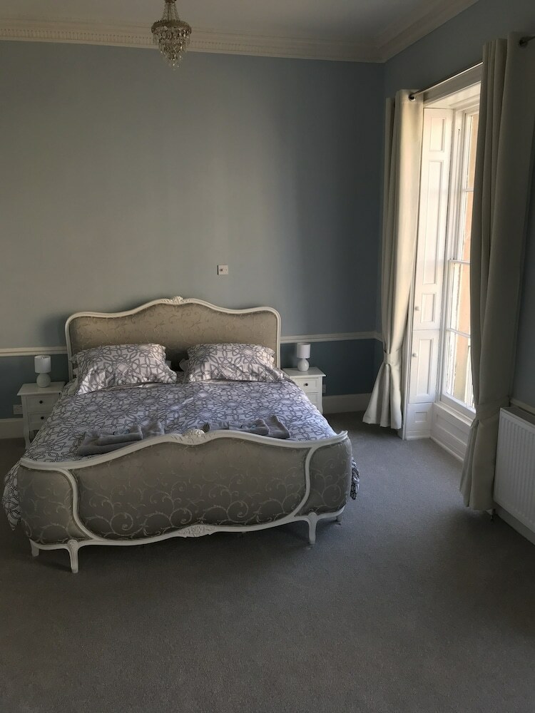 Hostal Regency Rooms Guesthouse