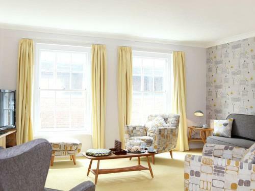 Chapel Street Apartment