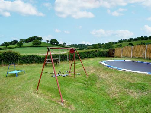 Rustic Holiday Home In Denbigh With Garden
