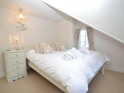 Lovely Holiday Home In Dartmouth With River Dart View